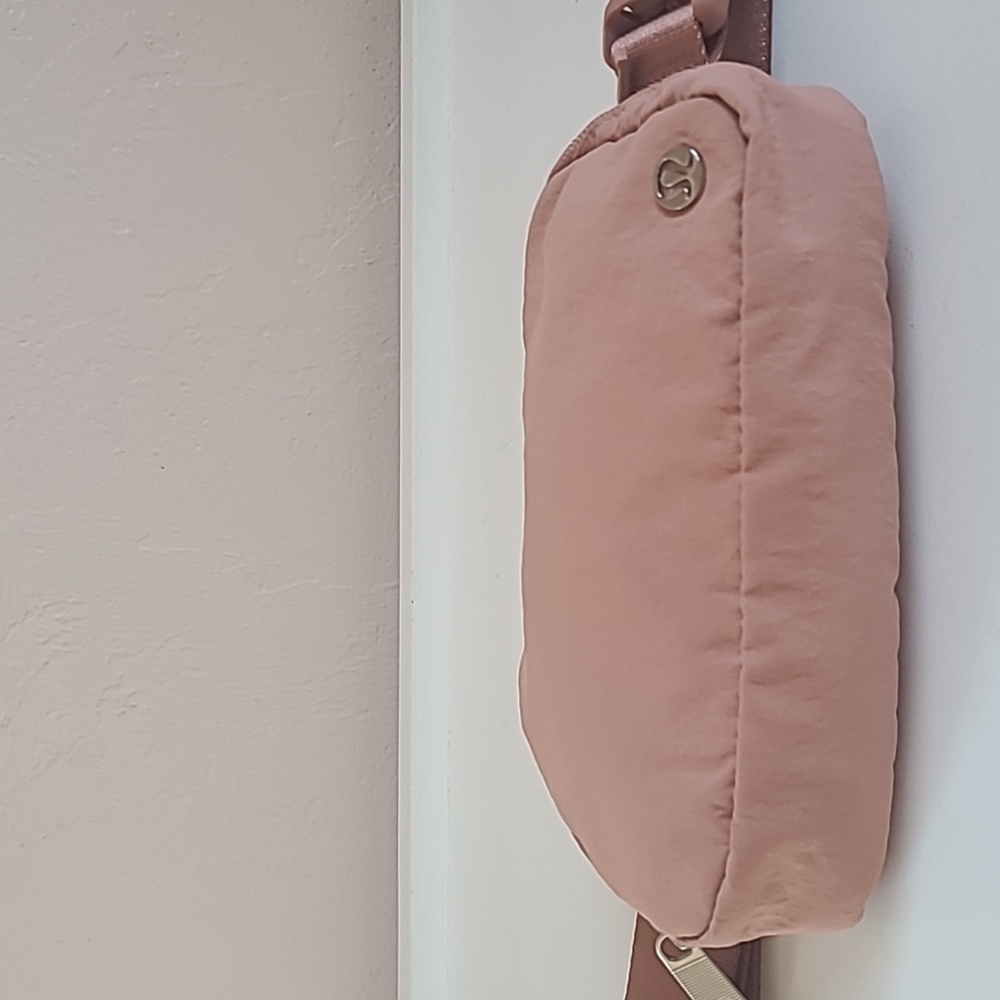 Lululemon Everywhere Belt Bag 1L Pastel Pink - Picture 5 of 14